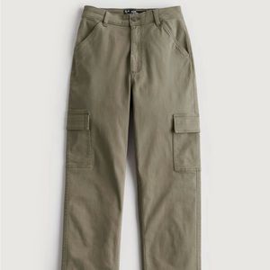 Hollister ultra high-rise cargo pants, 11/10 regular, olive green. NEW WITH TAGS